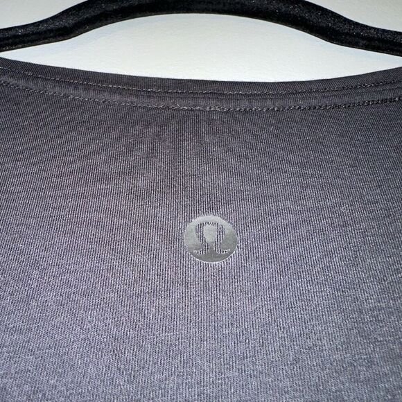 Lululemon Womens Black Crewneck Tee Size 4 Gently Worn - Picture 6 of 10